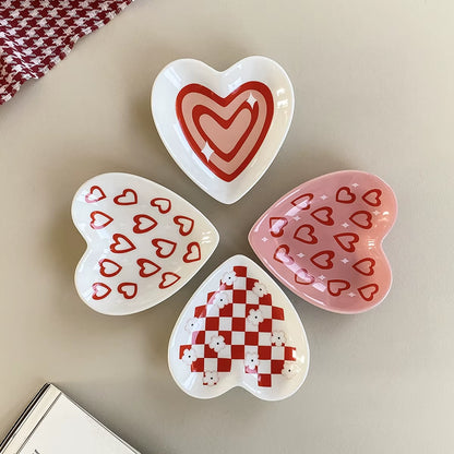 2Pcs Original Design Heart Ceramic Plate Dopamine Flower Nut Chocolate Plate Floral Plaid Jewelry Display Plate Suitable for Restaurant Kitchen Table Snack Plate Fruit Biscuit Storage Plate Jewelry Perfume Aromatherapy Storage Plate Earrings Display Plate Home Decoration Plate Gift Valentine'S Day Gift