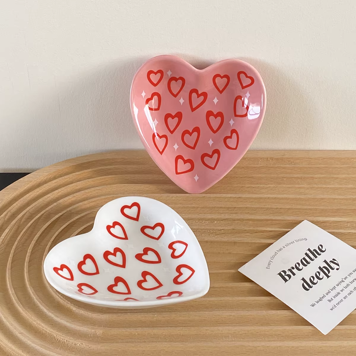 2Pcs Original Design Heart Ceramic Plate Dopamine Flower Nut Chocolate Plate Floral Plaid Jewelry Display Plate Suitable for Restaurant Kitchen Table Snack Plate Fruit Biscuit Storage Plate Jewelry Perfume Aromatherapy Storage Plate Earrings Display Plate Home Decoration Plate Gift Valentine'S Day Gift