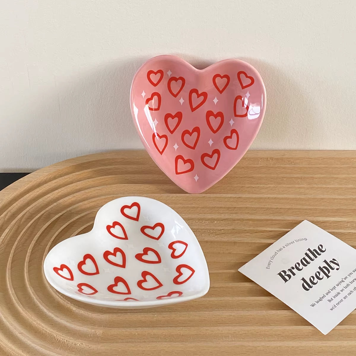 2Pcs Original Design Heart Ceramic Plate Dopamine Flower Nut Chocolate Plate Floral Plaid Jewelry Display Plate Suitable for Restaurant Kitchen Table Snack Plate Fruit Biscuit Storage Plate Jewelry Perfume Aromatherapy Storage Plate Earrings Display Plate Home Decoration Plate Gift Valentine'S Day Gift