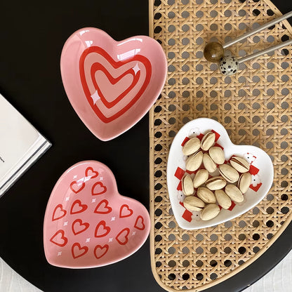 2Pcs Original Design Heart Ceramic Plate Dopamine Flower Nut Chocolate Plate Floral Plaid Jewelry Display Plate Suitable for Restaurant Kitchen Table Snack Plate Fruit Biscuit Storage Plate Jewelry Perfume Aromatherapy Storage Plate Earrings Display Plate Home Decoration Plate Gift Valentine'S Day Gift