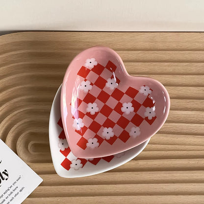 2Pcs Original Design Heart Ceramic Plate Dopamine Flower Nut Chocolate Plate Floral Plaid Jewelry Display Plate Suitable for Restaurant Kitchen Table Snack Plate Fruit Biscuit Storage Plate Jewelry Perfume Aromatherapy Storage Plate Earrings Display Plate Home Decoration Plate Gift Valentine'S Day Gift